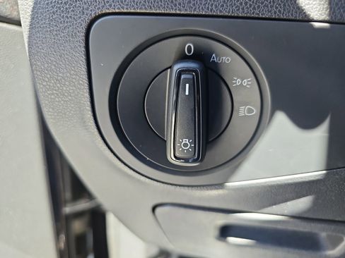 Used 2018 Volkswagen Tiguan S image 26