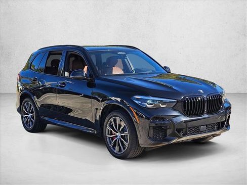 Used 2022 BMW X5 M50i image 3