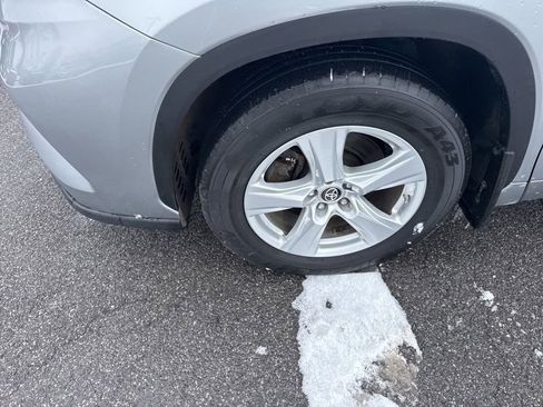 Used 2023 Toyota Highlander LE image 9