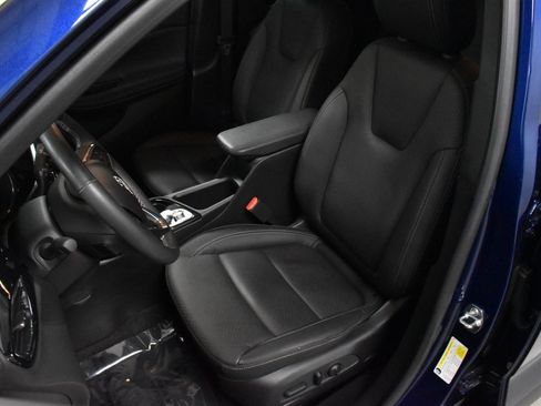 Used 2023 Buick Encore GX Essence w/ Experience Buick Package image 13