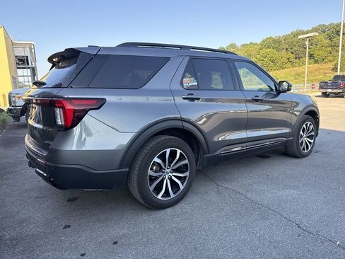 Used 2025 Ford Explorer ST-Line AWD/4WD image 4