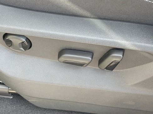 Used 2026 Volkswagen Atlas Cross Sport SE image 24