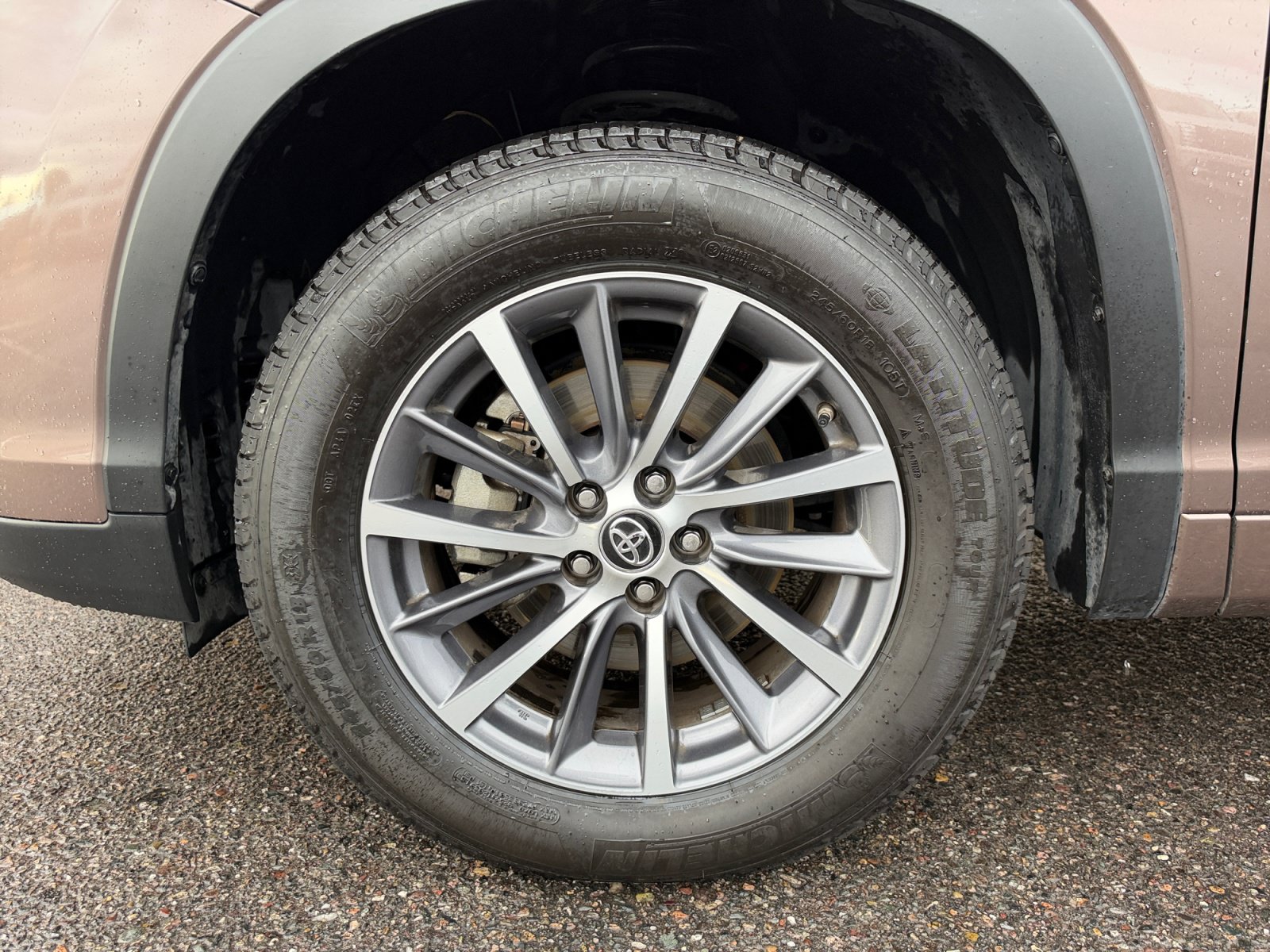 Used 2018 Toyota Highlander XLE w/ Carpet Mat Package (TMS) FWD image 26
