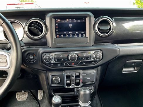 Used 2021 Jeep Wrangler Unlimited Sahara AWD/4WD image 17