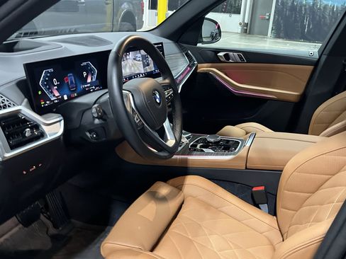 Used 2024 BMW X5 xDrive40i w/ Parking Assistance Package image 9