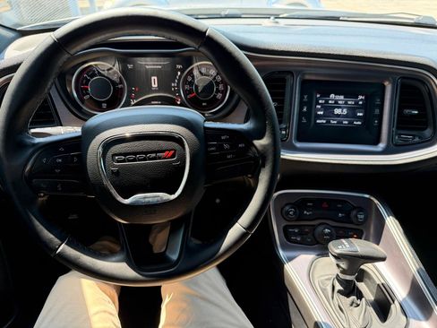 Used 2015 Dodge Challenger SXT w/ Driver Convenience Group RWD image 18