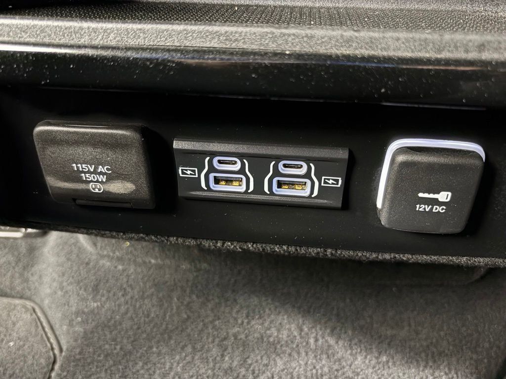 Used 2023 Jeep Wagoneer 2WD image 35