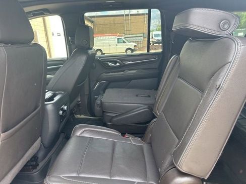 Used 2023 GMC Yukon XL Denali AWD/4WD image 16