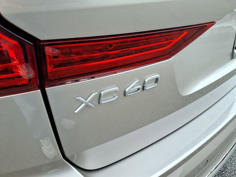 Used 2023 Volvo XC60 B5 Plus w/ Climate Package image 9