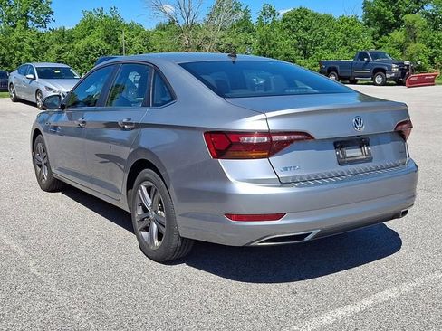Used 2019 Volkswagen Jetta R-Line w/ R-Line Cold Weather Package FWD image 4