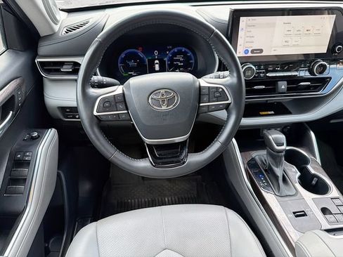Used 2023 Toyota Highlander Limited AWD/4WD image 22