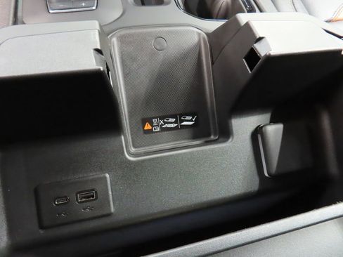 Used 2025 GMC Sierra 2500 AT4 image 74