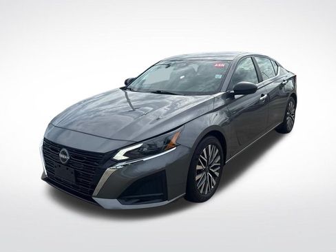 Used 2025 Nissan Altima 2.5 SV FWD image 4