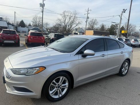Used 2018 Ford Fusion SE w/ Fusion SE Technology Package image 5