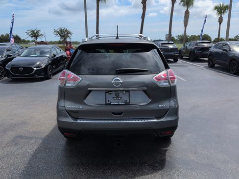 Used 2015 Nissan Rogue SV w/ SV Premium Package FWD image 5