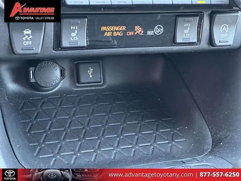 Certified 2022 Toyota RAV4 XLE w/ Convenience Package AWD/4WD image 34