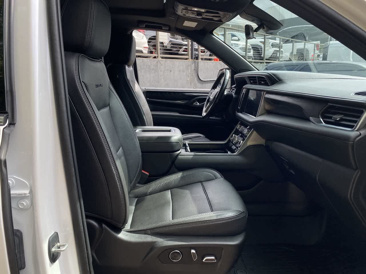 Used 2021 GMC Yukon XL Denali w/ Denali Ultimate Package AWD/4WD image 18