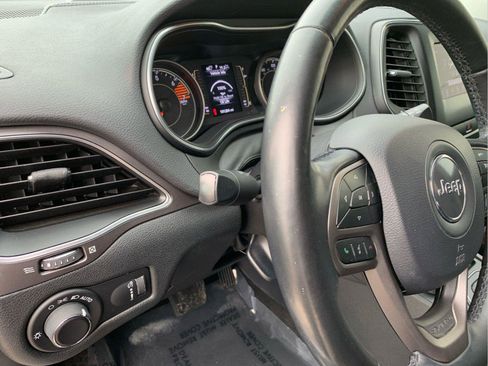 Used 2020 Jeep Cherokee Latitude w/ Cold Weather Group image 24