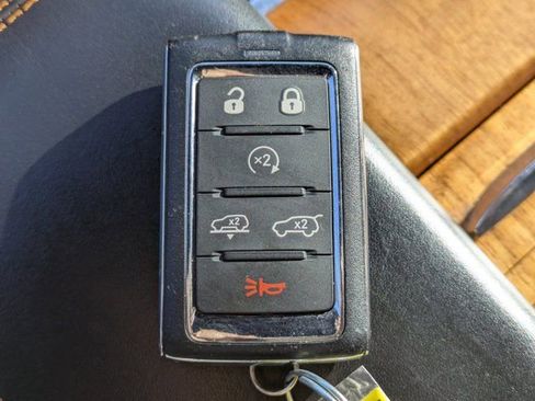 Used 2023 Jeep Grand Wagoneer Series III AWD/4WD image 26