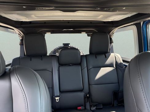 New 2025 Jeep Wrangler Unlimited Rubicon 392 image 31