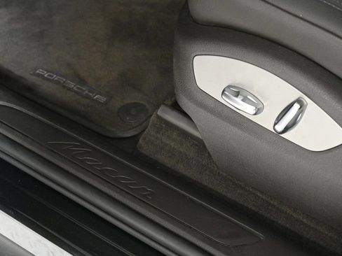 Certified 2021 Porsche Macan image 22