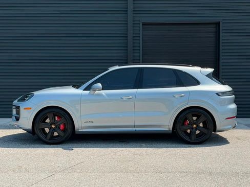 Certified 2025 Porsche Cayenne GTS AWD/4WD image 2