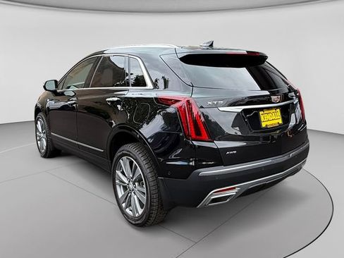 Used 2022 Cadillac XT5 Premium Luxury w/ Technology Package AWD/4WD image 3
