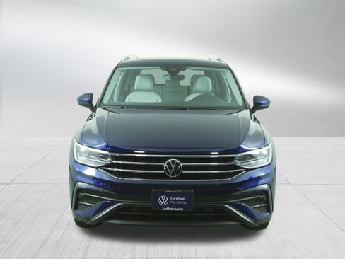 Certified 2022 Volkswagen Tiguan SE w/ Panoramic Sunroof Package image 2