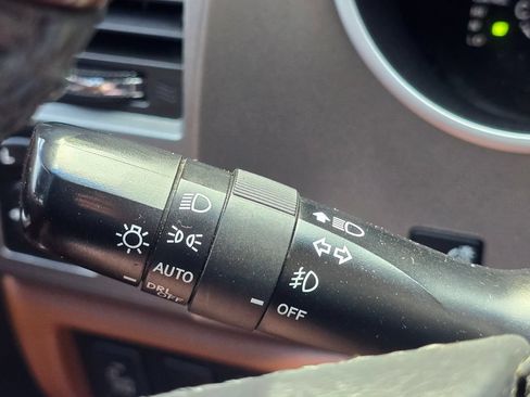 Used 2017 Toyota Sequoia Platinum RWD image 37