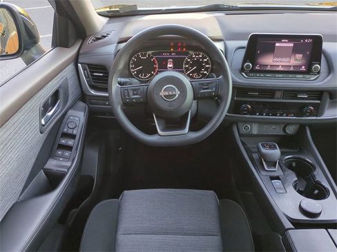 Used 2023 Nissan Rogue SV image 16