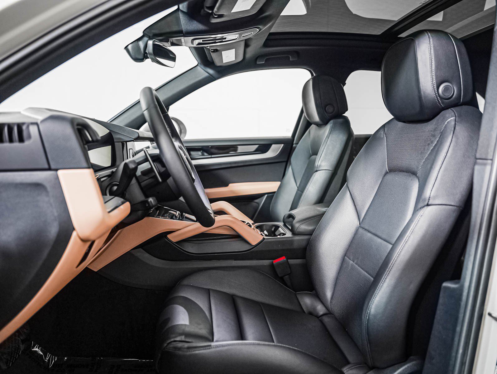 Certified 2024 Porsche Cayenne AWD/4WD image 5