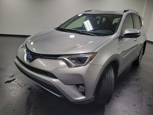 Used 2017 Toyota RAV4 XLE w/ All Weather Liner Package AWD/4WD image 4