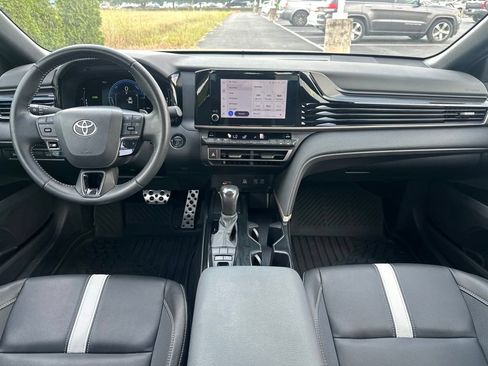 Used 2025 Toyota Camry SE FWD image 29