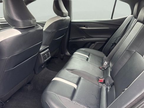 Used 2025 Toyota Camry SE image 5