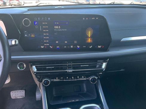 Used 2024 Chevrolet Traverse LT AWD/4WD image 15