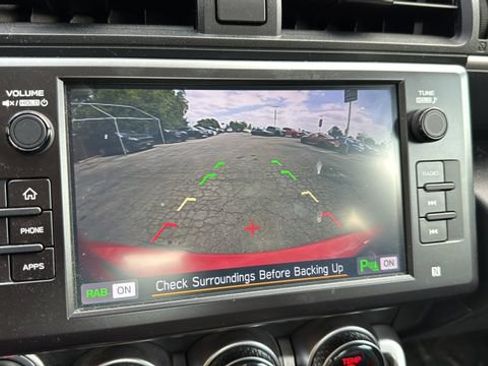 Used 2022 Toyota GR86 RWD image 18