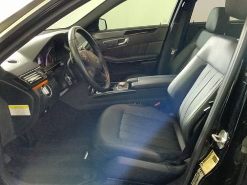 Used 2011 Mercedes-Benz E 550 4MATIC Sedan image 17