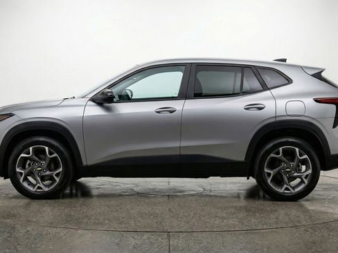 Used 2025 Chevrolet Trax LT image 5