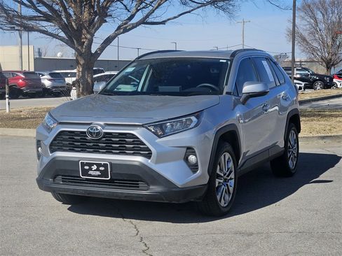 Used 2021 Toyota RAV4 XLE image 2