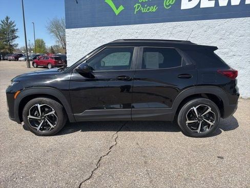 Used 2021 Chevrolet TrailBlazer RS w/ Technology Package FWD image 2