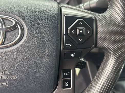 Used 2020 Toyota Tacoma TRD Off-Road w/ Blackout Package AWD/4WD image 33