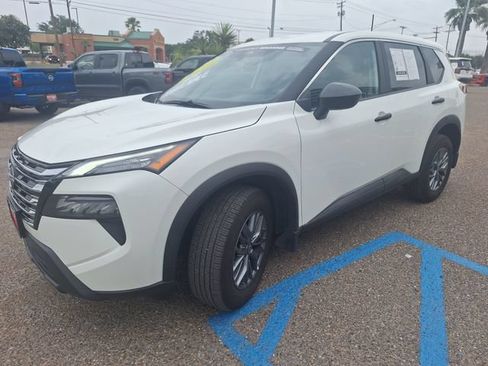 Used 2025 Nissan Rogue S AWD/4WD image 3