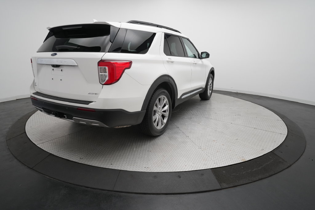 Used 2021 Ford Explorer XLT w/ Equipment Group 202A AWD/4WD image 34