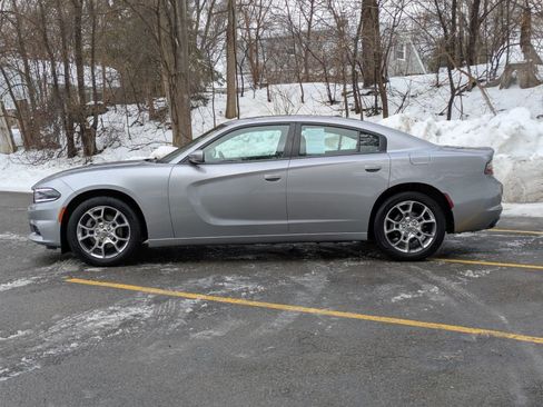 Used 2016 Dodge Charger SE w/ Power Sunroof Group image 4
