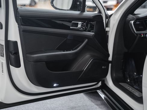 Used 2018 Porsche Panamera 4 w/ Premium Package Plus image 44