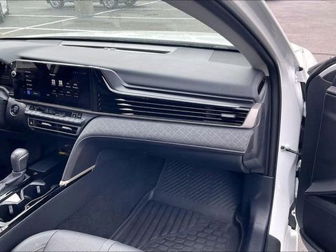 Used 2025 Toyota Camry XLE image 16