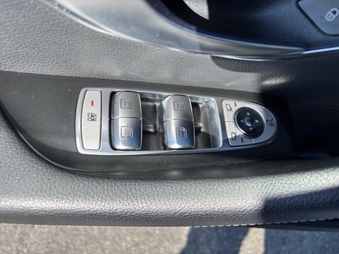 Used 2017 Mercedes-Benz E 300 4MATIC image 9