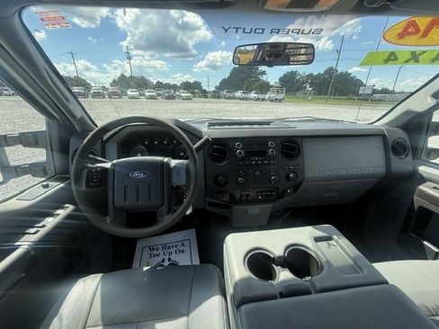 Used 2014 Ford F250 XL w/ Power Equipment Group AWD/4WD image 9