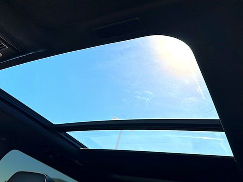 Used 2025 GMC Yukon XL Elevation image 38