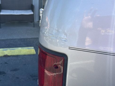 Used 2004 Ford Excursion XLT image 10